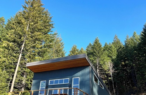 White Salmon House | Winter Getaway in Husum, WA