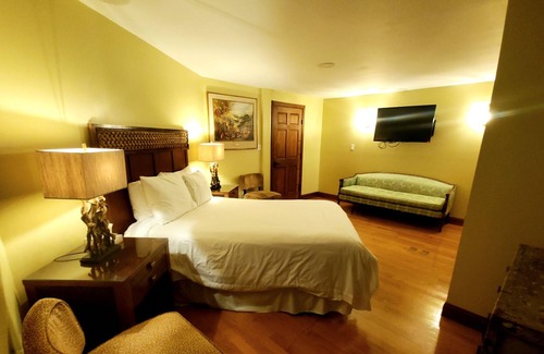 Mt. Bethel Bed & Breakfast | Winter Micro-Wedding Packages - Chelsea Sun Inn Poconos Limited Time only