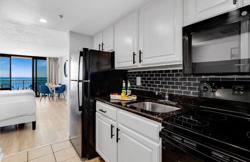 Myrtle Beach Condo | Winter Rates! Cozy Oceanview Suite w/Full Kitchen