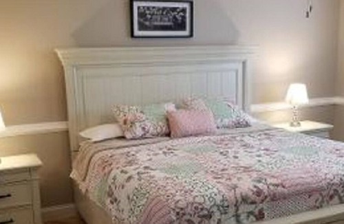 Dandridge House | Winter Rates! Serenity Ridge - cozy two bedroom lakefront home. Pet-Friendly