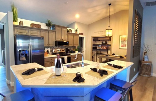 Florida Shores House | WINTER/SPRING DEALS POOL, TROPICAL F. BK YARD GARAGE BEACH CLOSE 2 ALL