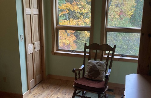 Honor Cabin | Winter wonderland is coming!Log home min. from Slpng. Bear Dunes & Crystal Mt.