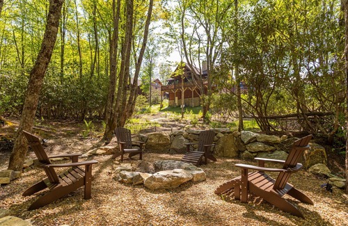 Banner Elk House | Winterfell Lodge at Eagles Nest - near tennis, pickleball with a creek and firepit!