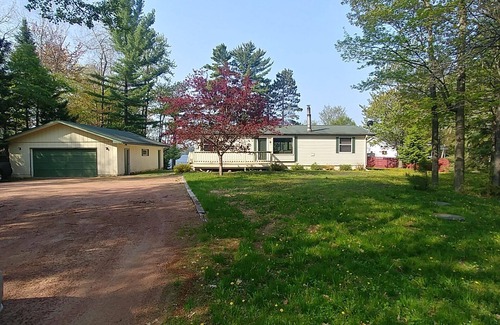 Rhinelander House | Wintergreen on Boom Lake