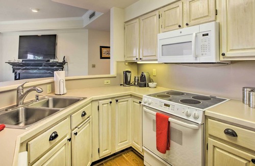 Chestnut Springs Condo | Wintergreen Condo w/ Mtn Views & Shuttle to Resort