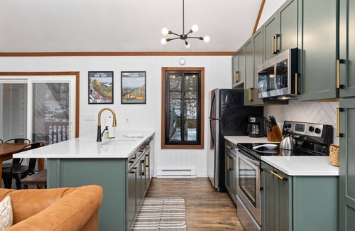Chestnut Springs House | Wintergreen Retreat: Cabin with Hot Tub, Nestled in Woods, Hiking, Game Room