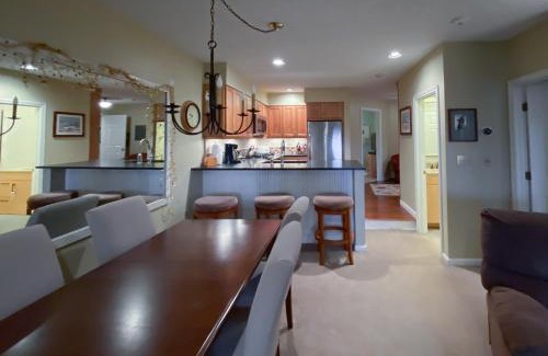Ludlow Apartment | Winterplace K102