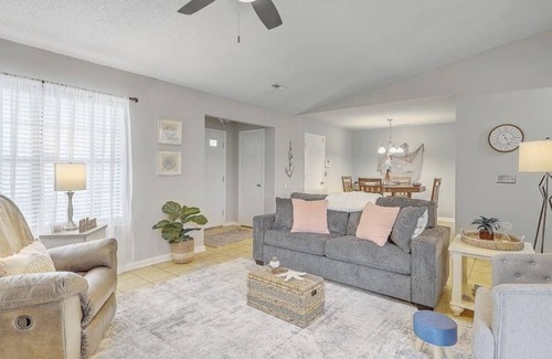 Ladson House | Wintrop · Fun Fresh Stay! Charleston, Beaches & Summerville!
