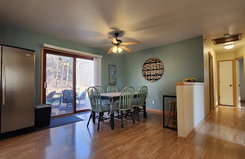 Adams County House | Wisconsin Dells Family Getaway - 'Sunflower' at Spring Lake/'100 Acre Woods'