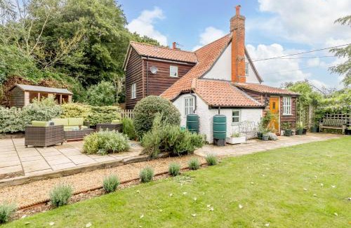 Saxmundham House | Wisteria Cottage