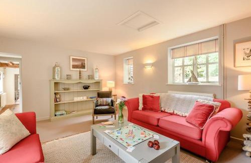 Saxmundham House | Wisteria Cottage