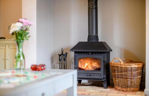 Saxmundham House | Wisteria Cottage