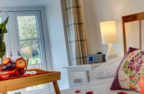 Ysbyty Ystwyth House | Wisteria Cottage - Bwthyn yr Ardd