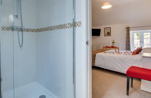 Ysbyty Ystwyth House | Wisteria Cottage - Bwthyn yr Ardd