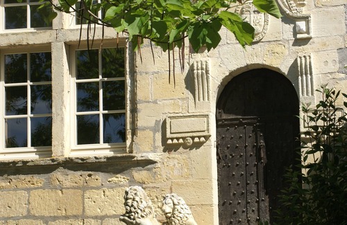 Velines Cottage | Wisteria Cottage in the Grounds of 16th Cent. Historic Manor, Heated Pool 12mx6m