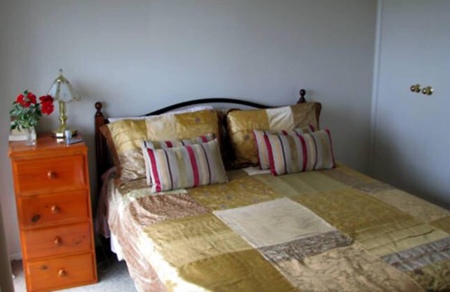 Tapitallee Cottage | Wisteria Cottage @Tapitallee Lodges