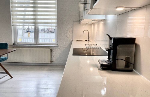 Brussels Apartment | Wit II, Near Metro, Train n7670
