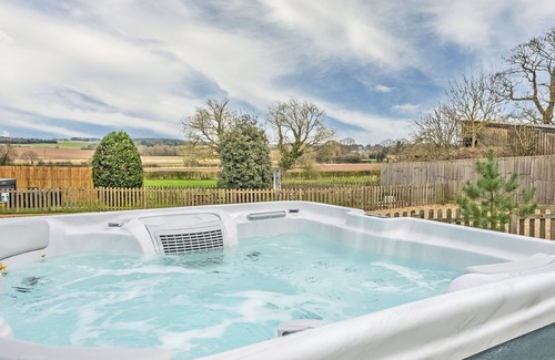 Gimingham Cottage | With both the Norfolk coast and the Broads within easy reach, there is something for all ages.