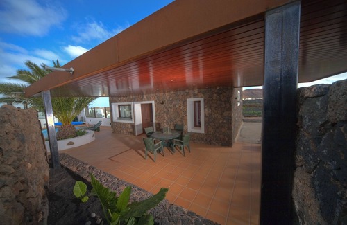 Tinajo House | With private pool, adapted for people with reduced mobility