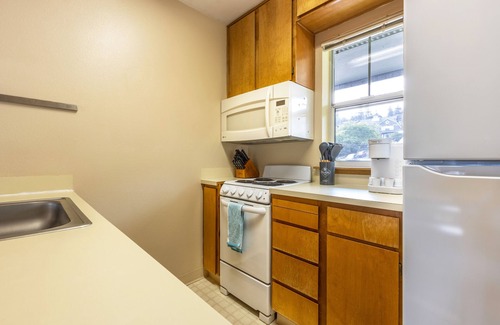 Hood River Condo | Within minutes to Downtown, breweries and waterfront!