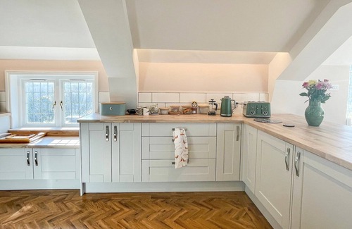 Lostwithiel Cottage | Within stunning private grounds, Applebarn awaits.