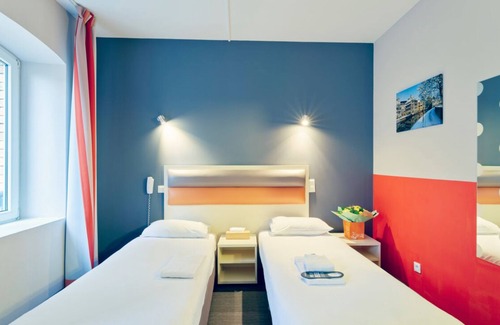 Contades Hotel | Within Walking Distance to Museum Œuvre Notre-Dame! Pets Allowed!