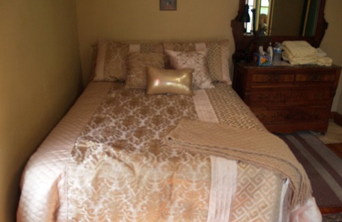 Napa Bed & Breakfast | WITHIN WALKING DISTANCE TO BOTTLEROCK CONCERT Room # 2in Downtown HistoricalHome