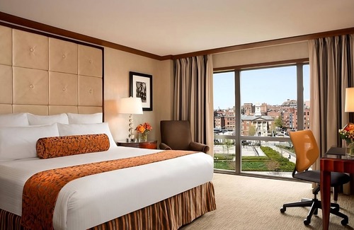 Government Center House | Within Walking Distance to Faneuil Hall, Quincy Market and The Freedom Trail!