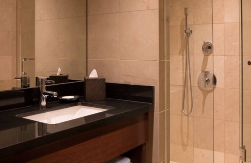 Government Center House | Within Walking Distance to Faneuil Hall, Quincy Market and The Freedom Trail!