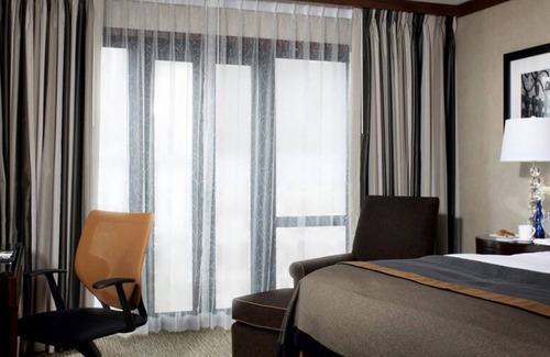 Government Center House | Within Walking Distance to Faneuil Hall, Quincy Market and The Freedom Trail!