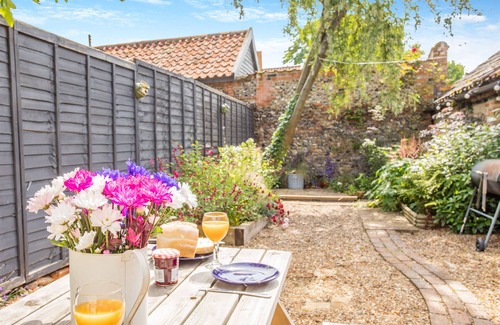 Ixworth House | Wits End Cottage - Two Bedroom House, Sleeps 4