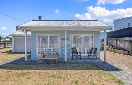 Foxton Beach House | Witsend - Foxton Beach Holiday Home