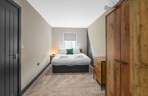 Forest Fields Apartment | Wiverton Apt #3 - Central Location - Free Parking