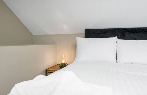 Forest Fields Apartment | Wiverton Apt #5 - Central Location - Free Parking