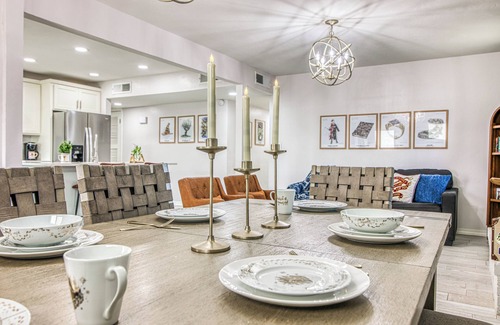 Biggs Field House | Wizards & Magic themed 3-bedroom house with WiFi, AC, Garage. Fits up to 10!