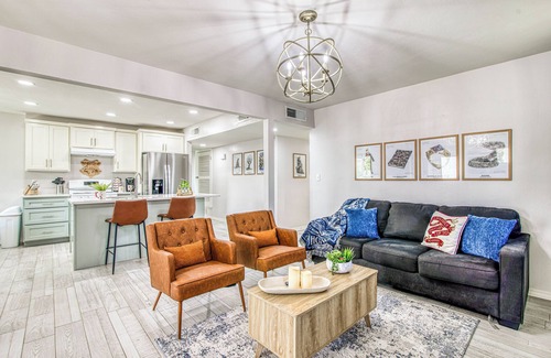 Biggs Field House | Wizards & Magic themed 3-bedroom house with WiFi, AC, Garage. Fits up to 10!