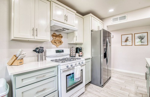 Biggs Field House | Wizards & Magic themed 3-bedroom house with WiFi, AC, Garage. Fits up to 10!