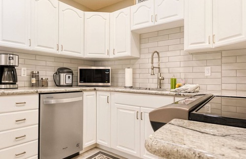 Lake Havasu City Villa | Wknd@Bernie's Private Villa includes enclosed Hot Tub room for Romantic Getaway!