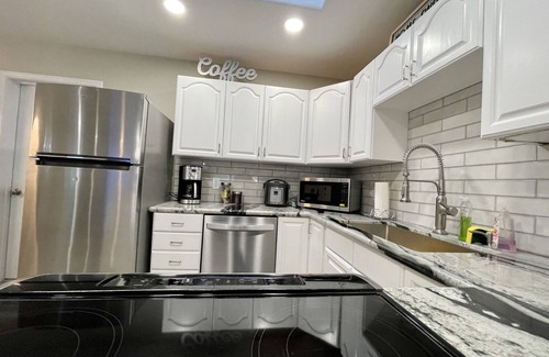 Lake Havasu City Villa | Wknd@ Bernie's II-2 Private Villas Private Compound 4bd/4ba/2 Hot Tubs
