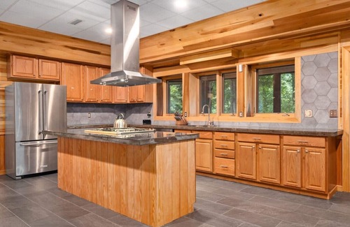 Bat Cave House | WNC Lodge Pool, Movie Rm, HotTub