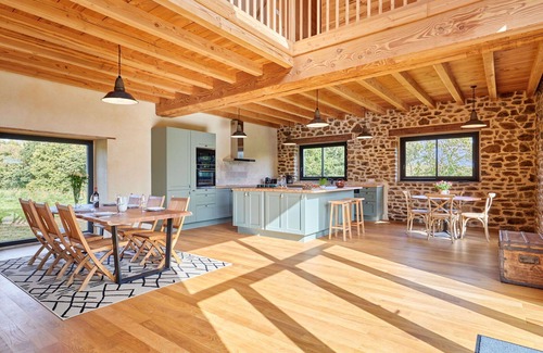 Saint-Aubin-de-Terregatte House | Wonderful private villa for 6 guests with WIFI, TV, terrace and pets allowed