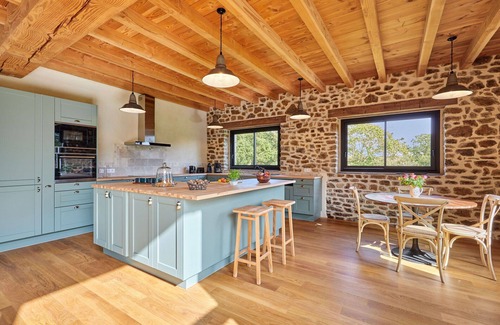 Saint-Aubin-de-Terregatte House | Wonderful private villa for 6 guests with WIFI, TV, terrace and pets allowed