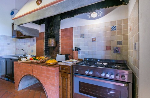 San Casciano in Val di Pesa House | Wonderful private villa for 9 guests with WIFI, hot tub, TV, patio and panoramic view