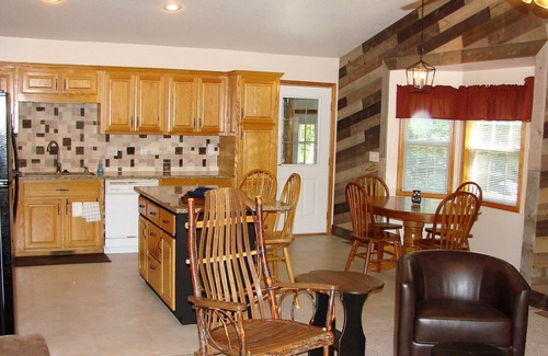 Murphy Cabin | Wodhaven - 2 Bedroom one level cabin
