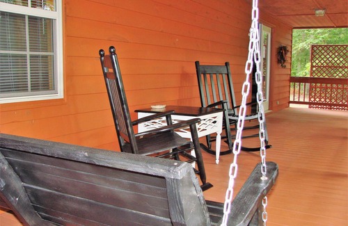 Murphy Cabin | Wodhaven - 2 Bedroom one level cabin