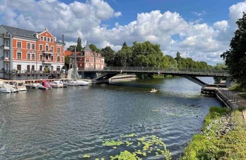 Brandenburg an der Havel Apartment | Wohnen in Loriots Wasserstadt mit Kamin+netflix