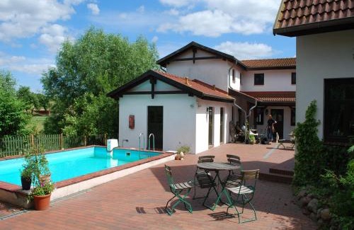 Dargun Apartment | Wohnung in Dargun mit Pool und Streichelzoo, cleaning included