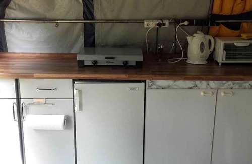 Fleeth House | Wohnwagen mit Großem Vorzelt