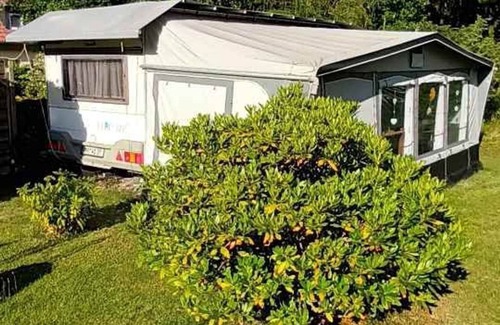 Fleeth House | Wohnwagen mit Großem Vorzelt