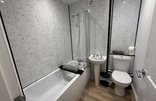 Newcastle-upon-Tyne House | Wolesley-5 Bed 2 Bath Slp 8 Ideal for Contractors